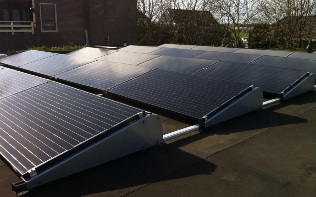zonnepanelen op plat dak